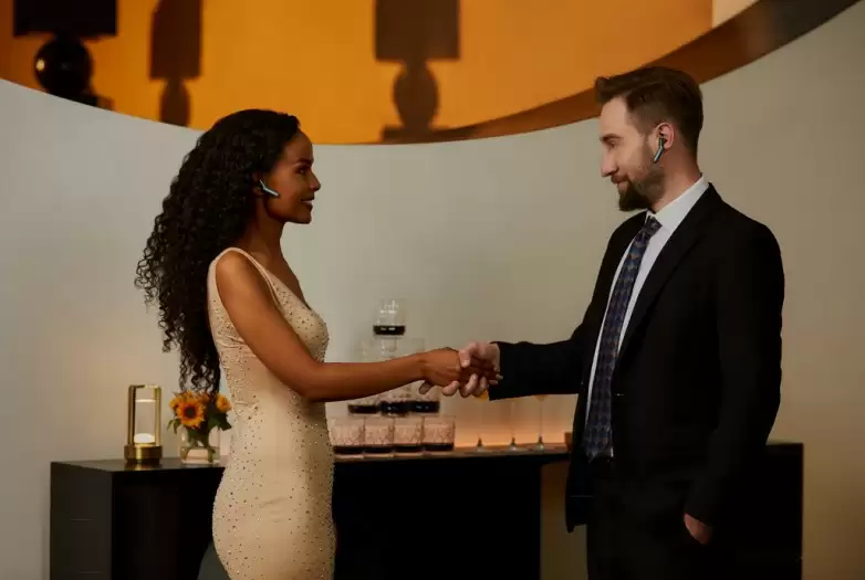 时空壶新品W4 AI同传耳机发布,“骨声纹”技术有何神奇魔力?