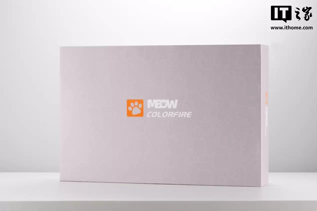 【IT之家开箱】全金属 CNC 精雕拼图风，COLORFIRE MEOW R16 Ultra 游戏本图赏
