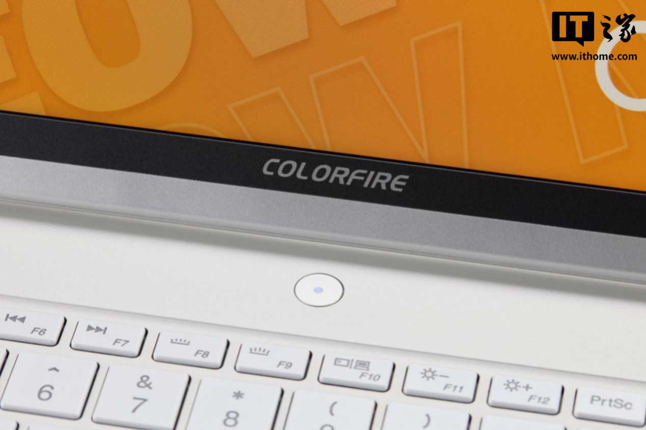 【IT之家开箱】全金属 CNC 精雕拼图风，COLORFIRE MEOW R16 Ultra 游戏本图赏