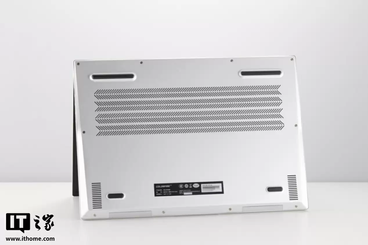 【IT之家开箱】全金属 CNC 精雕拼图风，COLORFIRE MEOW R16 Ultra 游戏本图赏