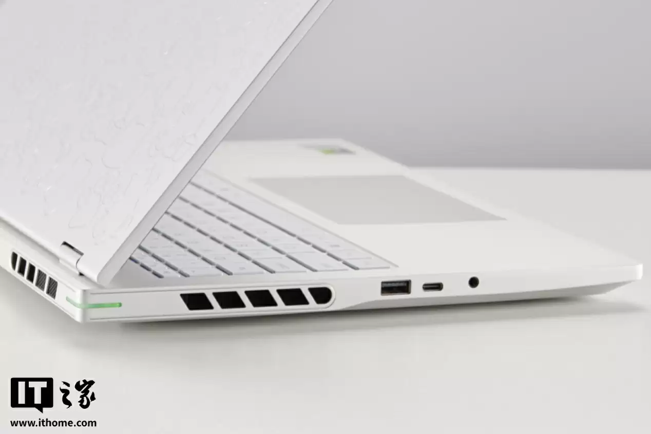 【IT之家评测室】R9 9850HX + RTX 5060，COLORFIRE MEOW R16 萌潮游戏本评测