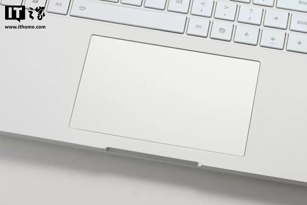 【IT之家评测室】R9 9850HX + RTX 5060，COLORFIRE MEOW R16 萌潮游戏本评测