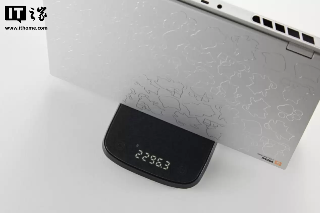 【IT之家评测室】R9 9850HX + RTX 5060，COLORFIRE MEOW R16 萌潮游戏本评测