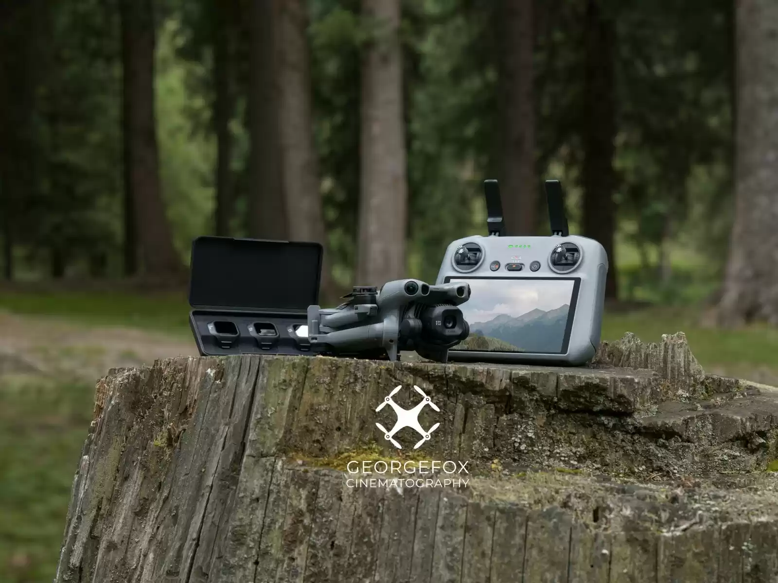 大疆 DJI Mini 5 Pro 无人机宣传图曝光：1 英寸传感器、重量低于 250 克