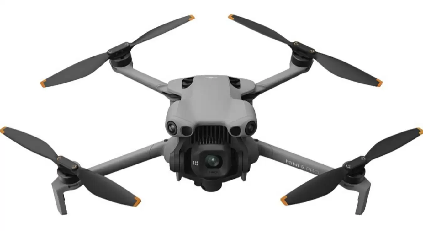 大疆 DJI Mini 5 Pro 无人机宣传图曝光：1 英寸传感器、重量低于 250 克