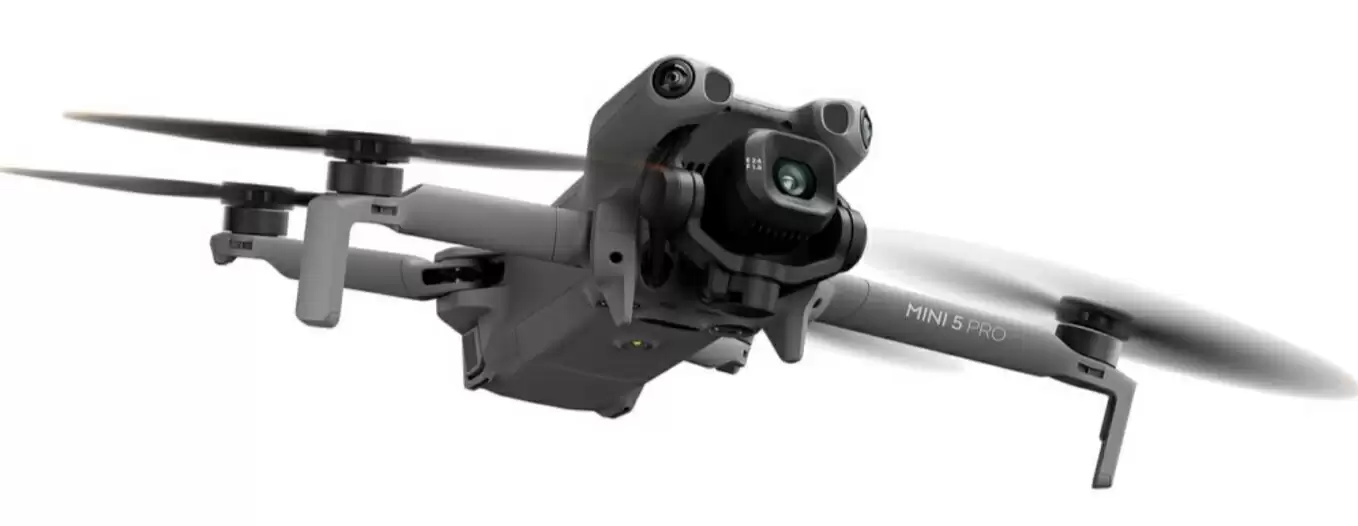 大疆 DJI Mini 5 Pro 无人机宣传图曝光：1 英寸传感器、重量低于 250 克