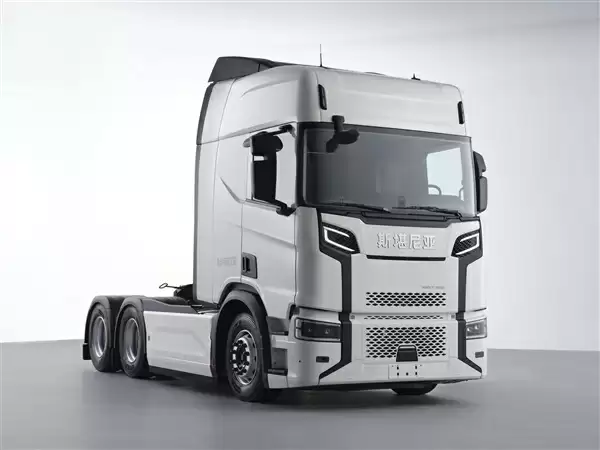 瑞典人整了个大活！中国产斯堪尼亚重卡汉字车标竟用微软雅黑