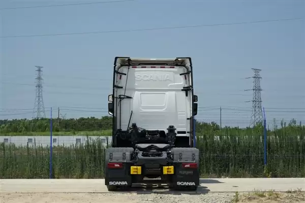 瑞典人整了个大活！中国产斯堪尼亚重卡汉字车标竟用微软雅黑