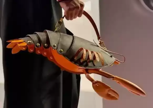 LV客服回应2.46万元乌龟包：比较热门 有收藏概念