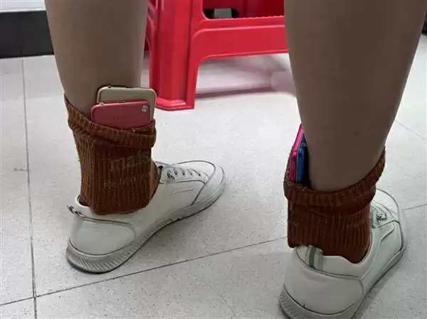 苹果一代经典重现江湖!女子裤子、袜子藏18台iPod touch进境被查