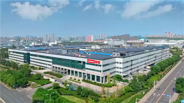 联想武汉造第300000000台智能手机下线：恰好是台moto折叠屏