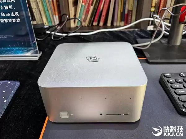 最好的端侧AI 没有之一！聊聊AMD锐龙AI Max+ 395迷你AI工作站