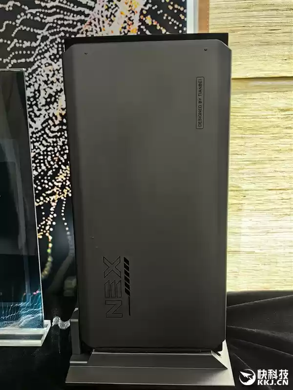 最好的端侧AI 没有之一！聊聊AMD锐龙AI Max+ 395迷你AI工作站