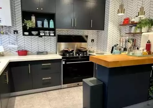 女子用“厨房神器”烤肉致全家中毒：燃气燃烧不充分产生一氧化碳