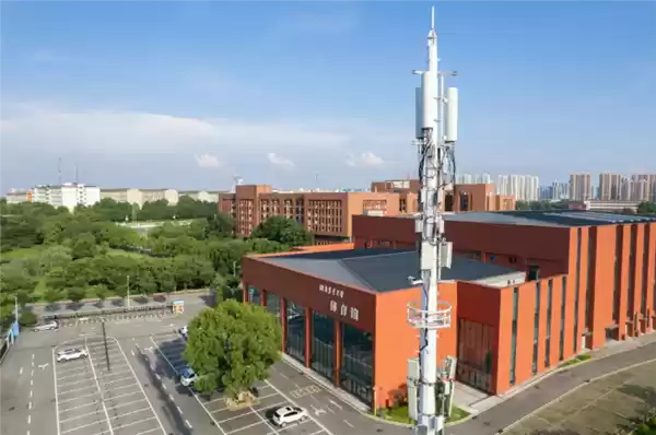 华为在大学校园启用智能基站：波随人动 效率提升15倍