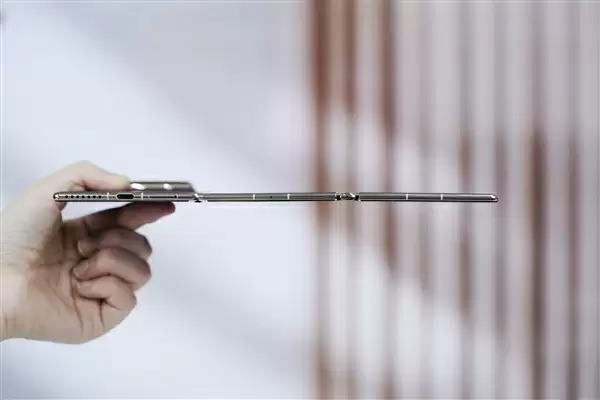 全球第2款三折叠！华为Mate XTs非凡大师图赏