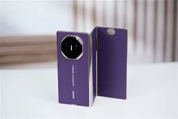 全球第2款三折叠！华为Mate XTs非凡大师图赏