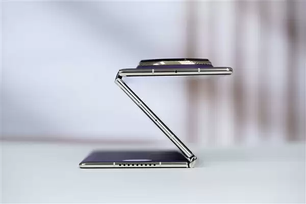 全球第2款三折叠！华为Mate XTs非凡大师图赏