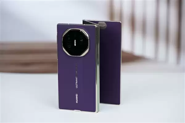全球第2款三折叠！华为Mate XTs非凡大师图赏