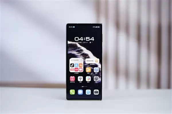 全球第2款三折叠！华为Mate XTs非凡大师图赏