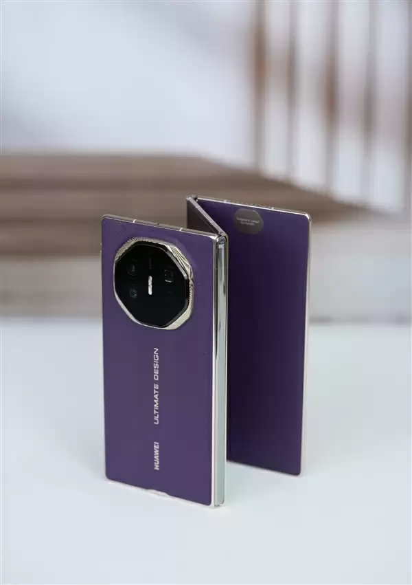 全球第2款三折叠！华为Mate XTs非凡大师图赏