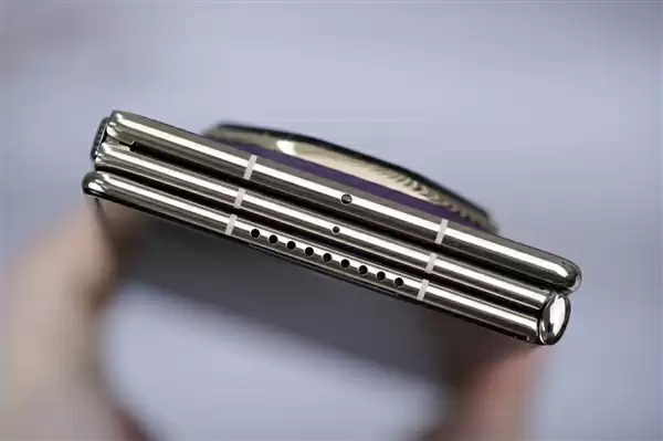 全球第2款三折叠！华为Mate XTs非凡大师图赏