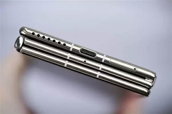 全球第2款三折叠！华为Mate XTs非凡大师图赏