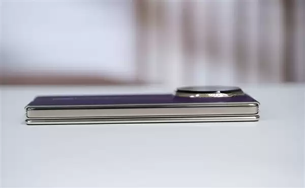 全球第2款三折叠！华为Mate XTs非凡大师图赏
