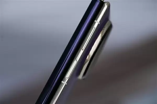 全球第2款三折叠！华为Mate XTs非凡大师图赏