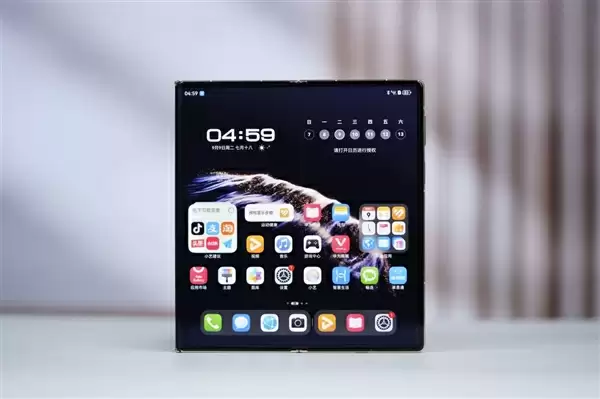 全球第2款三折叠！华为Mate XTs非凡大师图赏