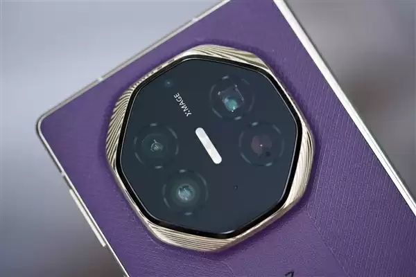 全球第2款三折叠！华为Mate XTs非凡大师图赏