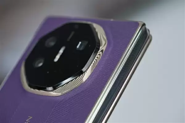 全球第2款三折叠！华为Mate XTs非凡大师图赏