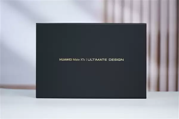 全球第2款三折叠！华为Mate XTs非凡大师图赏