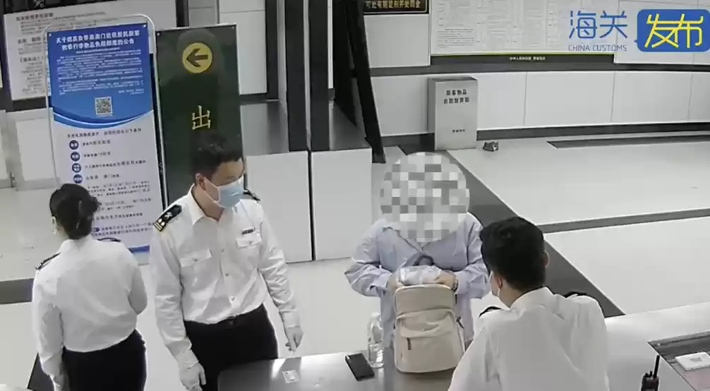 深圳罗湖海关查获旅客违规携带40台旧iPod touch入境案件