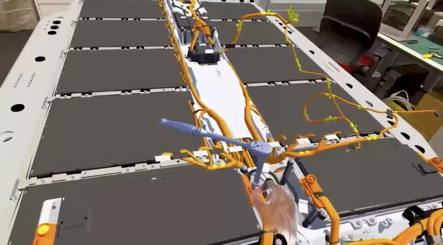 宝马北美推出VR电池维修培训应用，提升技师技能与效率