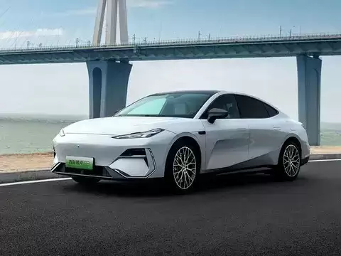 吉利银河E8新增两款610km版本,优化电池与配置