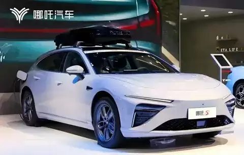 哪吒汽车车联网服务突停引发车主不满，企业经营危机凸显服务风险