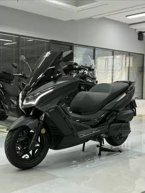 光阳赛艇250新款实测：保值神器再升级，续航强劲配置实用