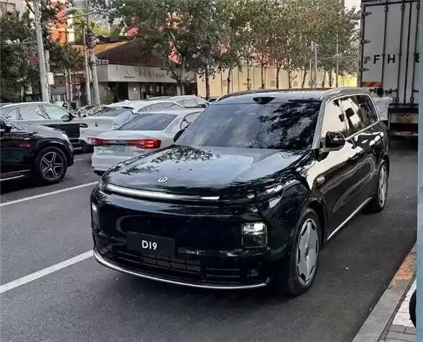 零跑D19实车首秀，剑指六座新能源SUV市场