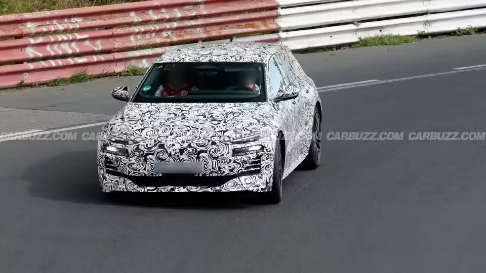 被传“夭折”的奥迪 RS6 e-tron Avant 旅行车原型现身纽北