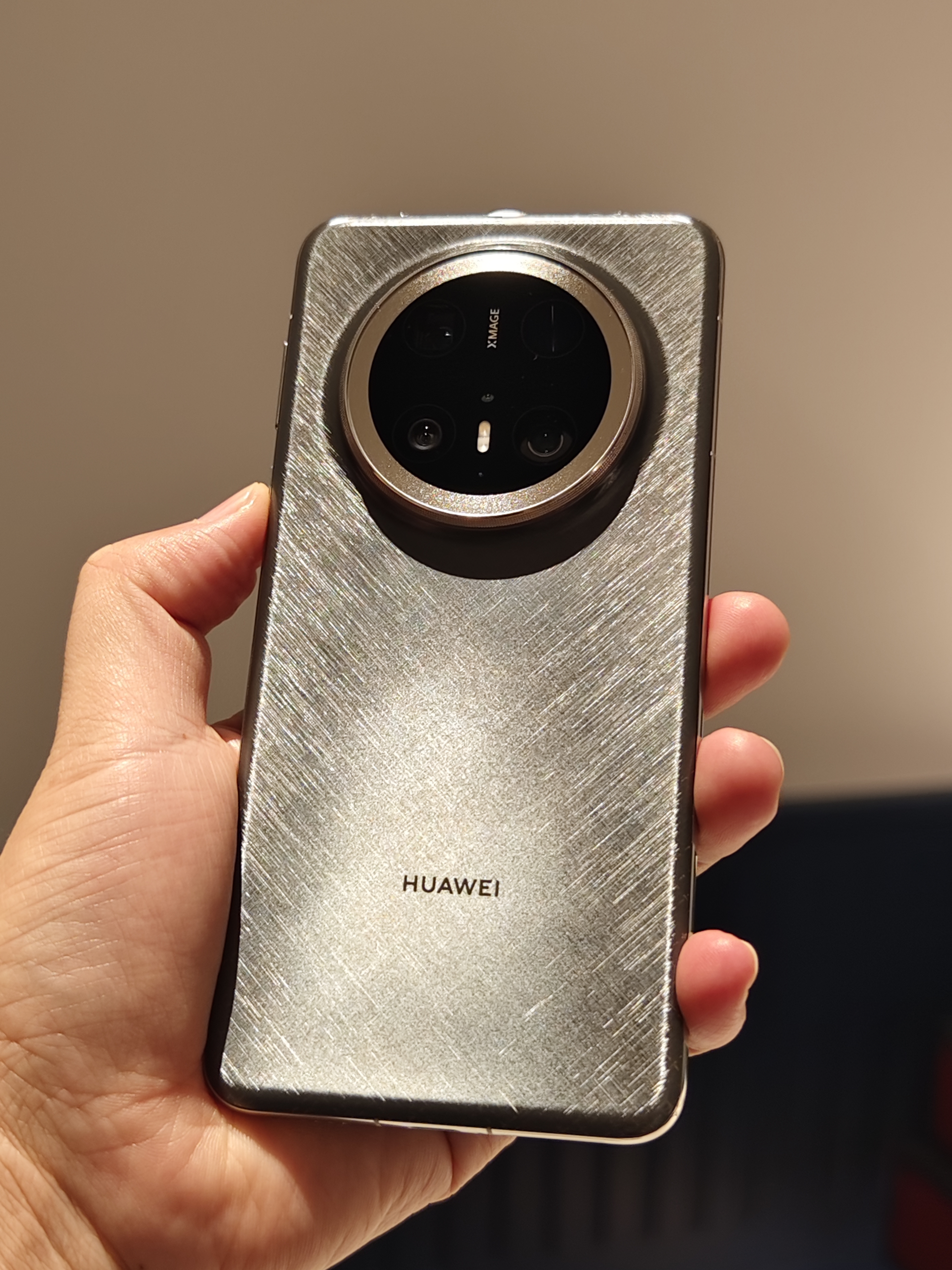 消息称华为“年度旗舰”电池基本确定超 6000mAh，“7 开头”电池已在开发