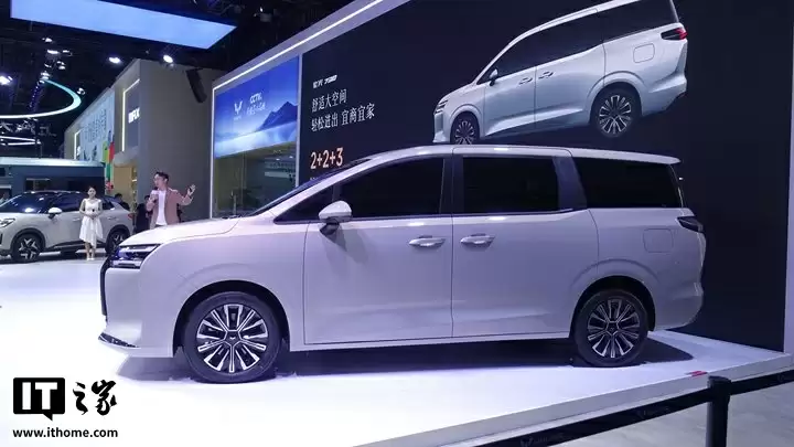 五菱星光 730 全新 MPV 车色公布：7 座布局，三种动力系统