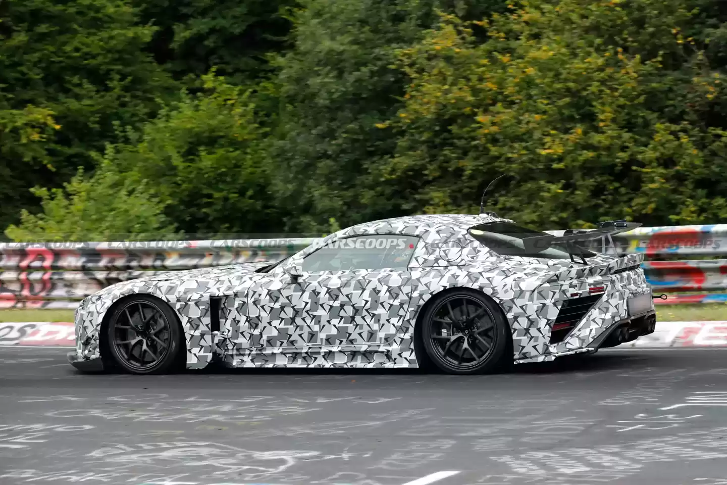 雷克萨斯 LFR 超跑纽北测试图曝光:3 种空气动力套件,V8 混动预估 900 马力