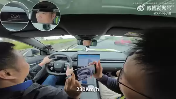 何小鹏驾驶新小鹏P7德国高速狂飙：雨天开234km/h