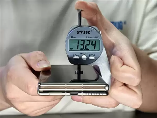 别人挤牙膏可能被骂 但三折叠情有可原