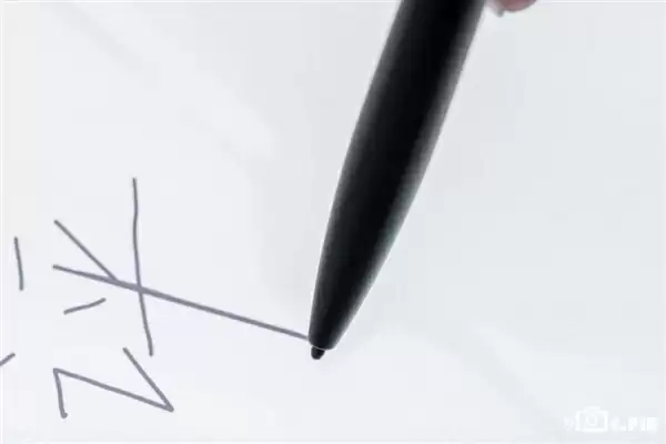 别人挤牙膏可能被骂 但三折叠情有可原