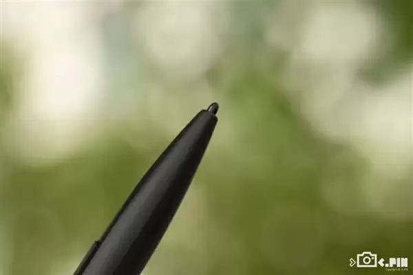 别人挤牙膏可能被骂 但三折叠情有可原