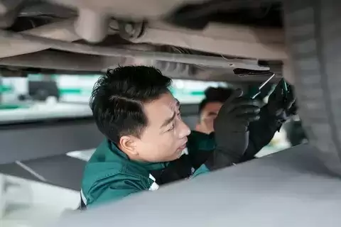 车辆转弯异响警惕半轴球笼故障