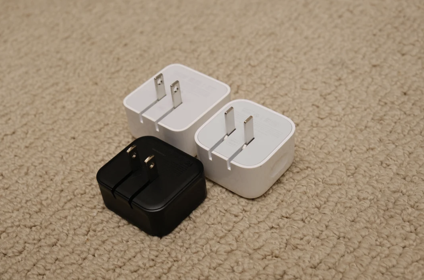 苹果“40W 动态电源适配器（最高 60W）”充电头实测：兼容 PD 60W 输入协议，提供约 18 分钟峰值功率