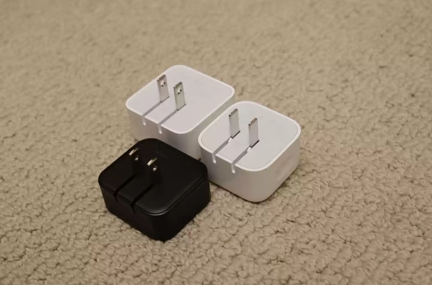 苹果“40W 动态电源适配器（最高 60W）”充电头实测：兼容 PD 60W 输入协议，提供约 18 分钟峰值功率